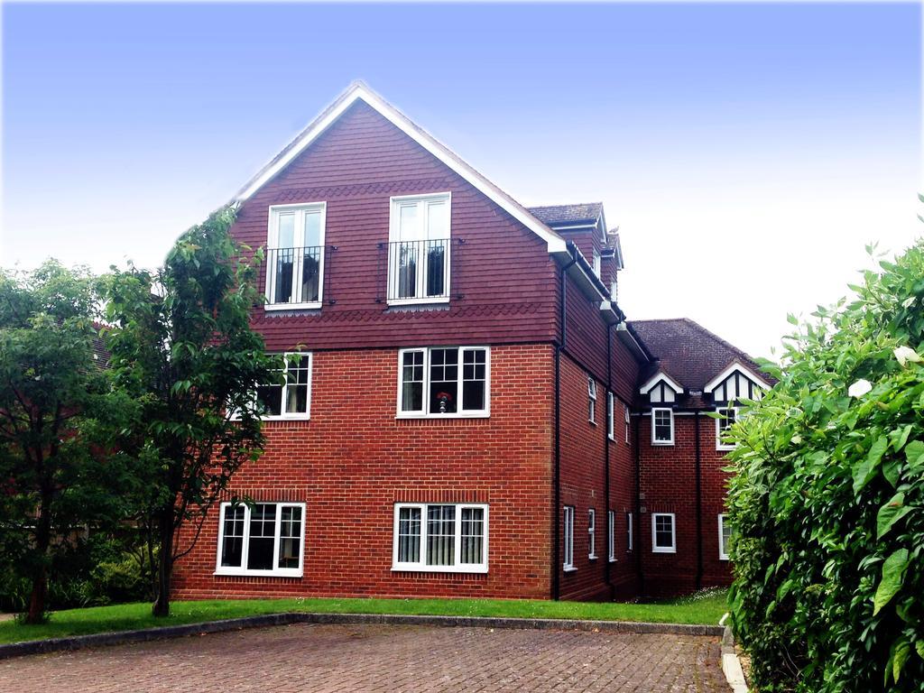 St Raphael House, City Centre Charming Apartments Basingstoke Ngoại thất bức ảnh