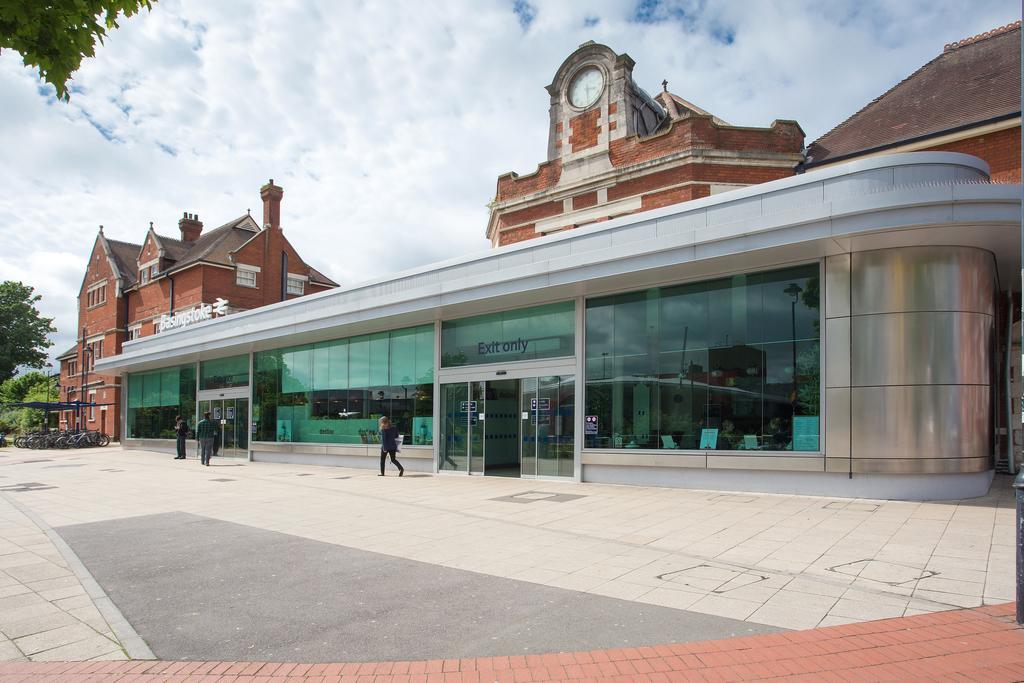 St Raphael House, City Centre Charming Apartments Basingstoke Ngoại thất bức ảnh