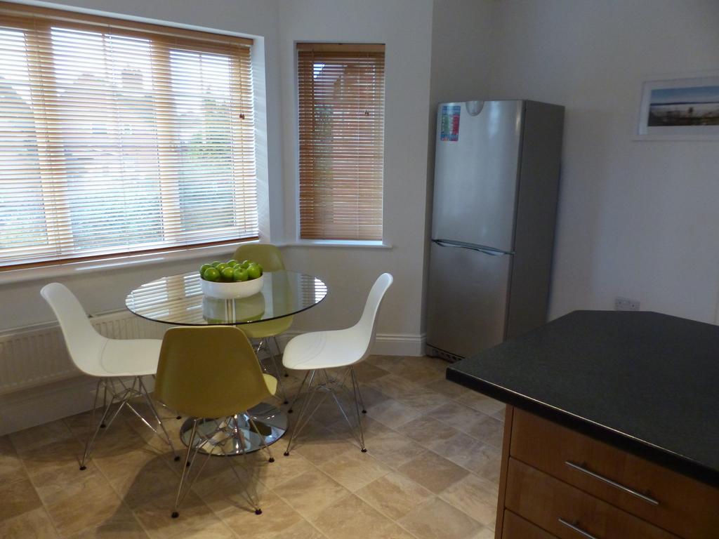 St Raphael House, City Centre Charming Apartments Basingstoke Ngoại thất bức ảnh